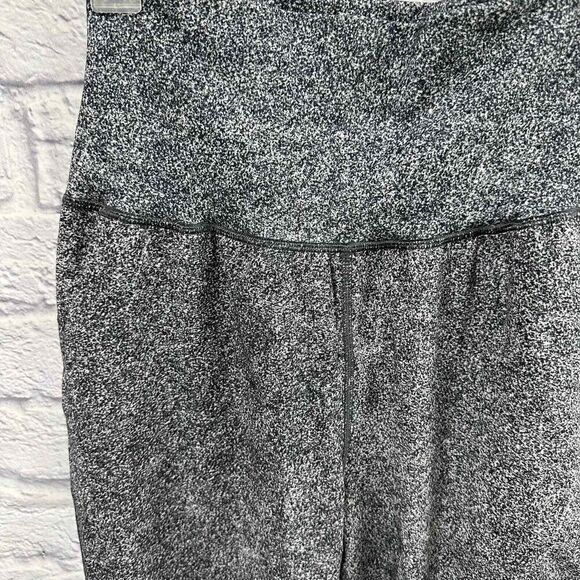 Lululemon Womens‎ 6 Tranquil Crop Rio Mist White Black Pants - Picture 6 of 7